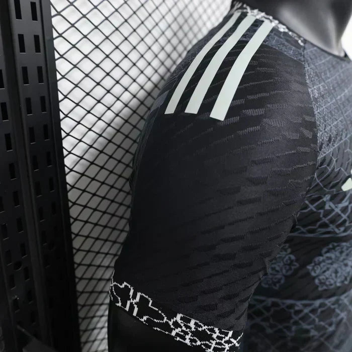 Real Madrid "Mosaic Heritage" Black Edition Edición Especial