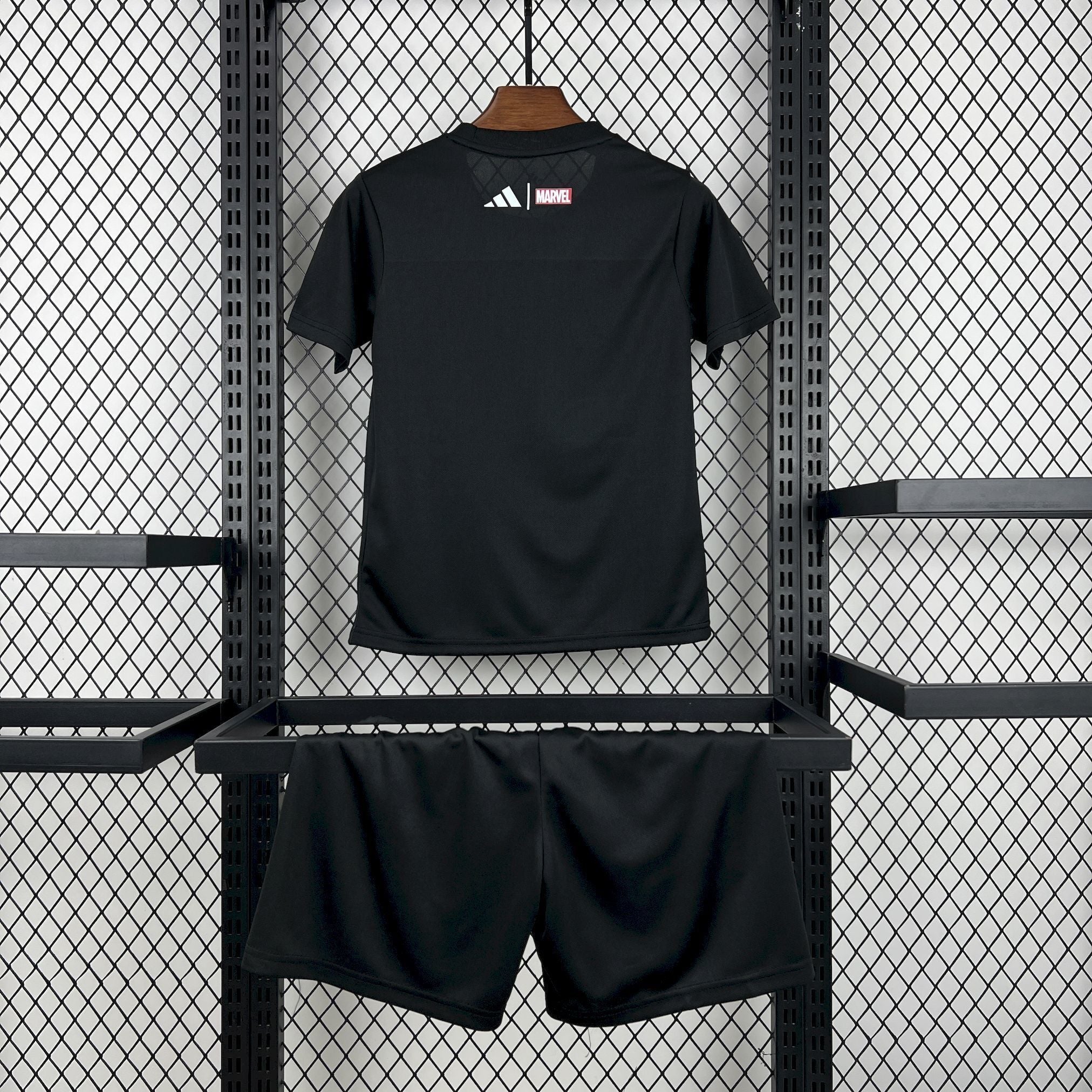 Real Madrid "Marvel" Edición Especial Talla Niño