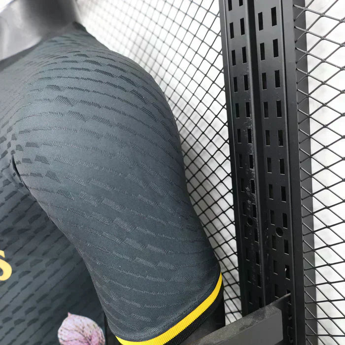 Real Madrid "Midnight Blossom" Edición Especial